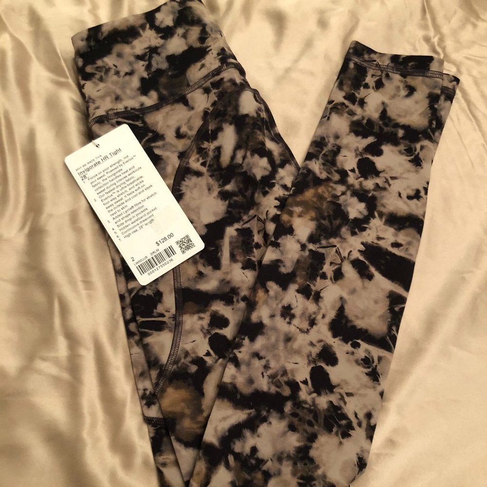 NWT lululemon Invigorate HR 28. Size 2. DRLM